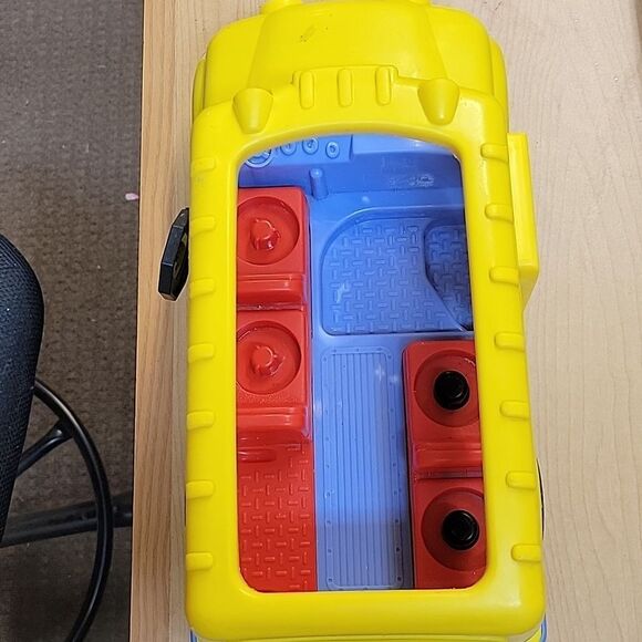 Fisher-Price Helping Others Fire Truck And School Bus Plus Figures - Picture 7 of 12